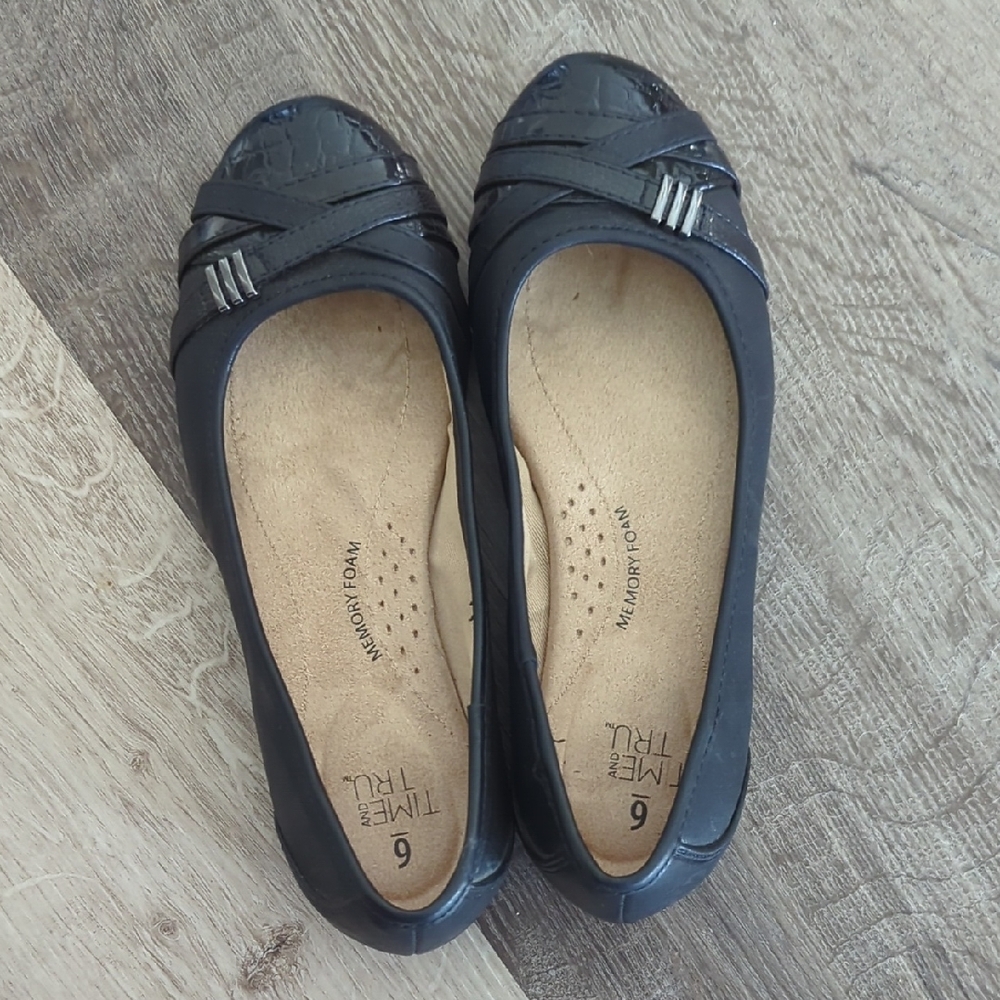 Time and Tru Women's Black Flats